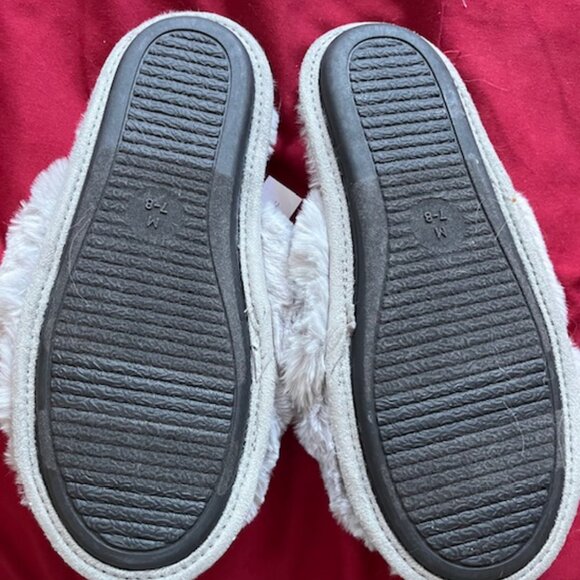 Banana Republic Factory Faux Fur Crossover Slipper Women's M - NWT - Picture 4 of 4